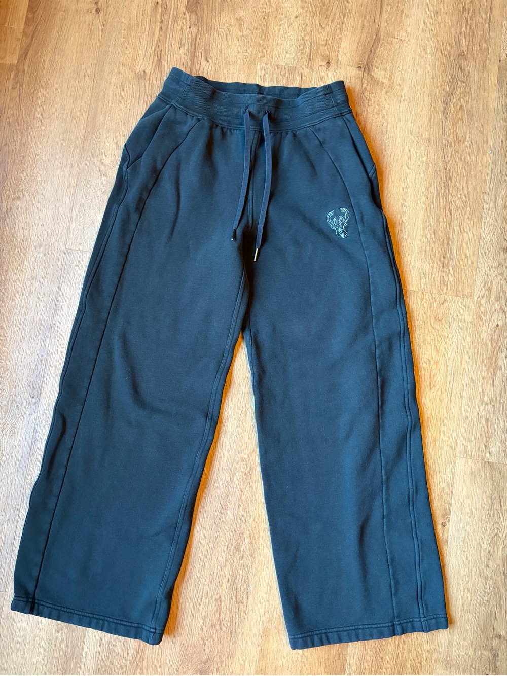 Lululemon x Milwaukee Bucks Fleece Sweatpants Size Small Black Wide Leg